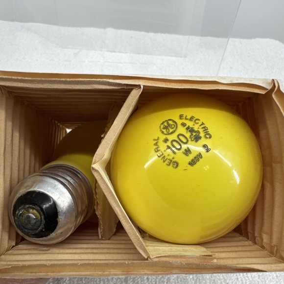 Vintage‎ General Electric Lightbulb Bug Lite 100 Watt Two Bulbs New Old Stock - Picture 3 of 5